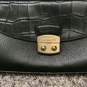 Coach clutch. Dark hunter green